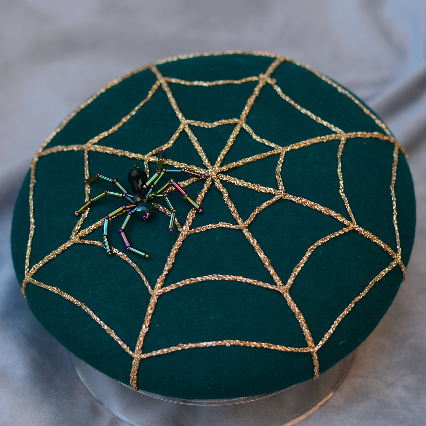 Charlotte - Green Wool Beret wit Gold Spider Web Embroidery