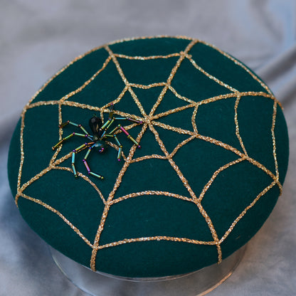 Charlotte - Green Wool Beret wit Gold Spider Web Embroidery