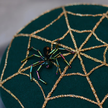 Charlotte - Green Wool Beret wit Gold Spider Web Embroidery