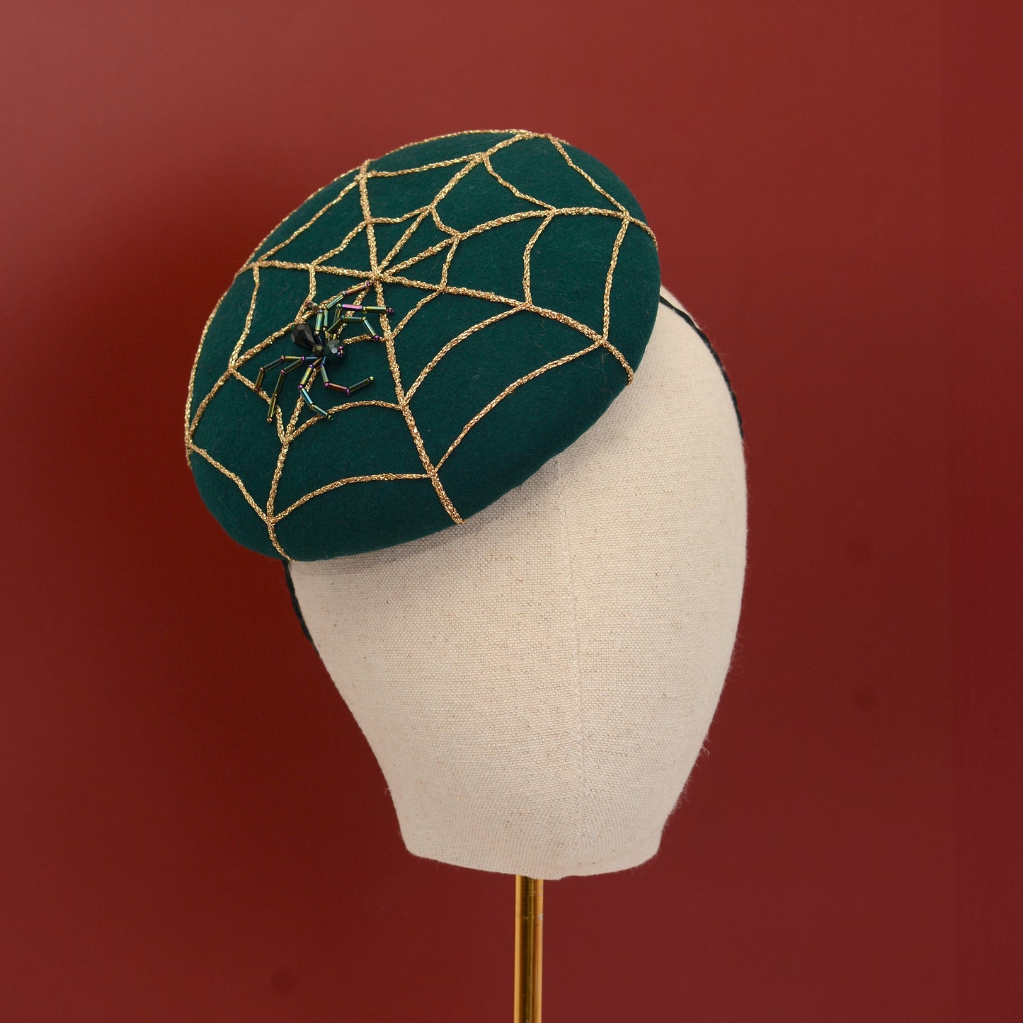 Charlotte - Green Wool Beret wit Gold Spider Web Embroidery