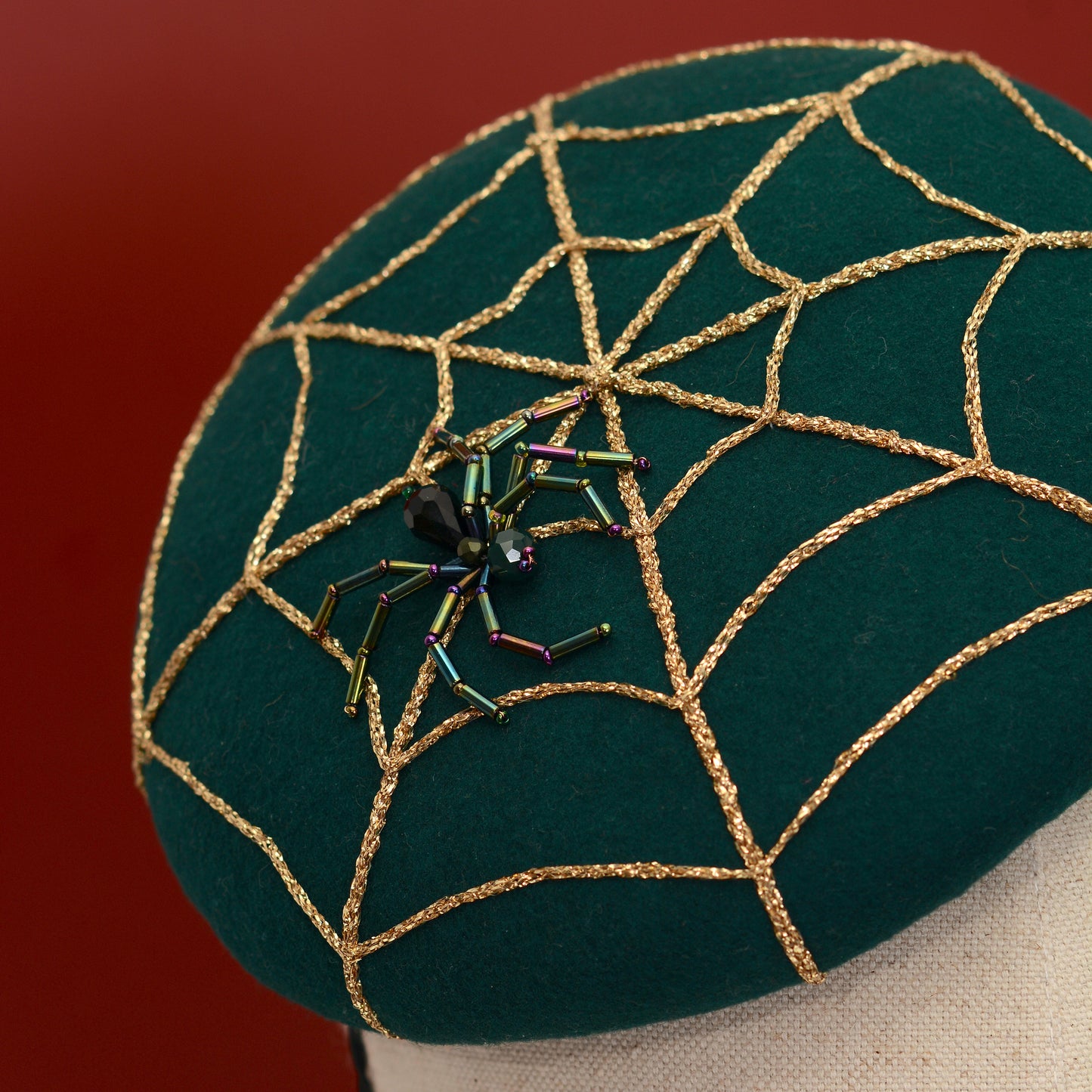 Charlotte - Green Wool Beret wit Gold Spider Web Embroidery