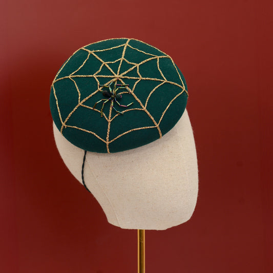 Charlotte - Green Wool Beret wit Gold Spider Web Embroidery