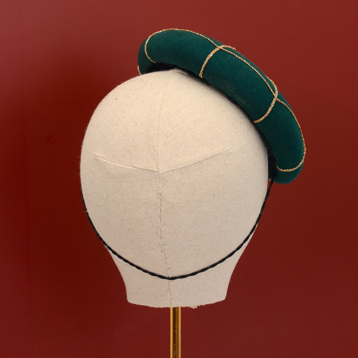 Charlotte - Green Wool Beret wit Gold Spider Web Embroidery