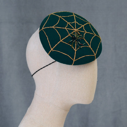 Charlotte - Green Wool Beret wit Gold Spider Web Embroidery