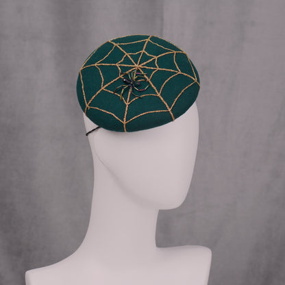 Charlotte - Green Wool Beret wit Gold Spider Web Embroidery