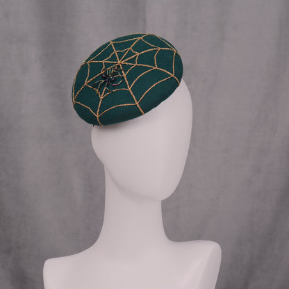 Charlotte - Green Wool Beret wit Gold Spider Web Embroidery