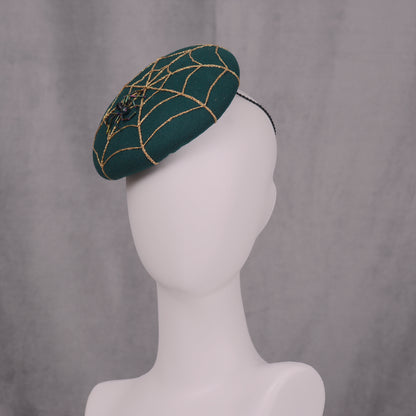 Charlotte - Green Wool Beret wit Gold Spider Web Embroidery