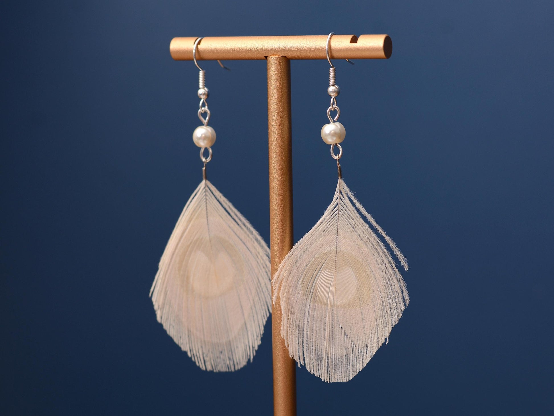 Hera - Pearl and Off- White Peacock Eye Feather Earrings