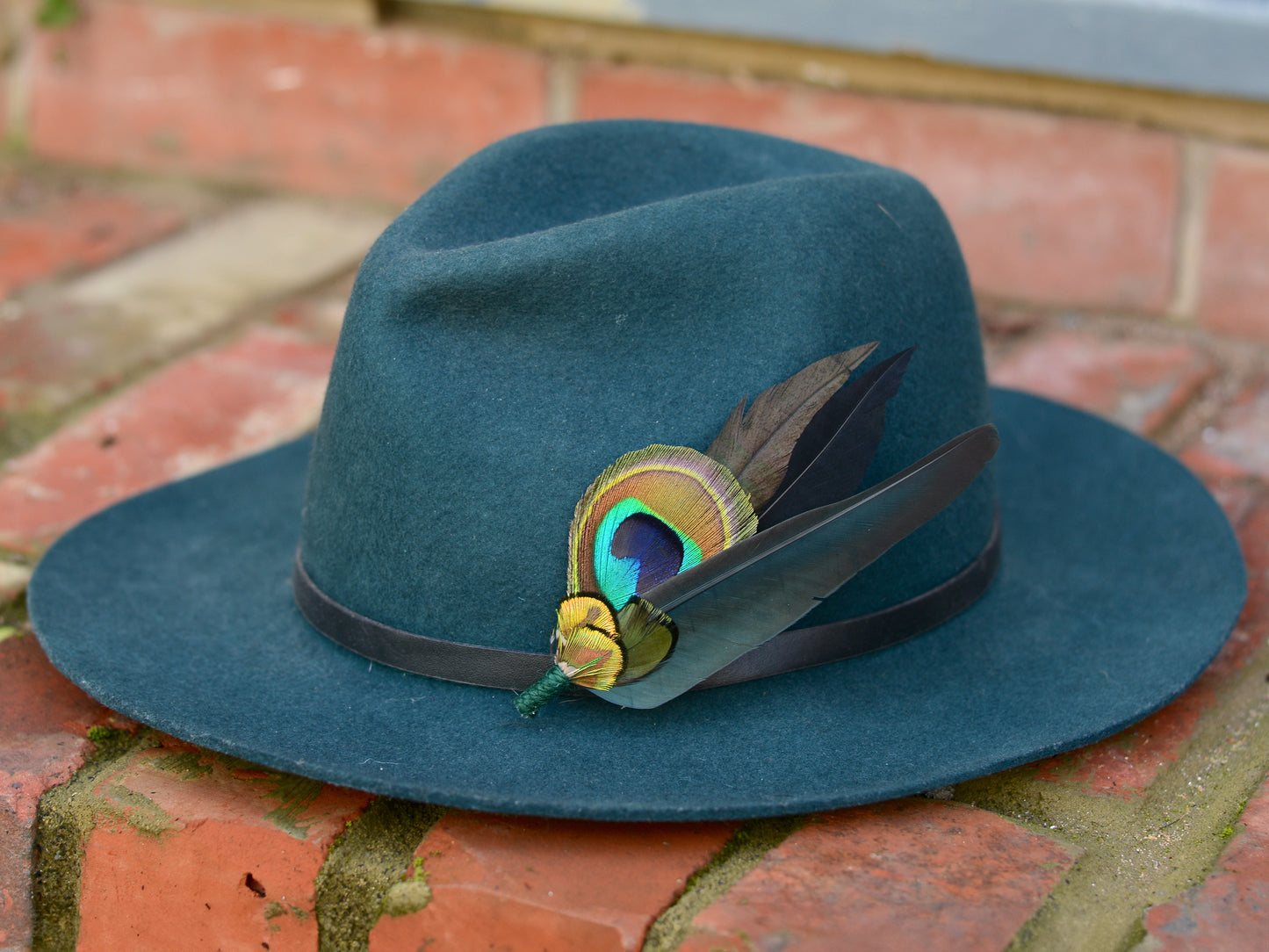 Green and Gold Peacock Feather Lapel Pin / Hat Pin No.022